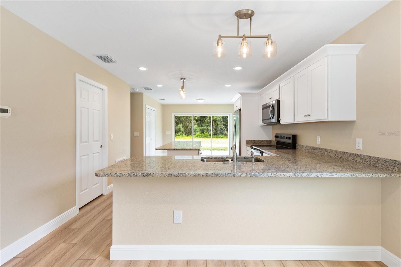 Image 12 of 36 For 555 E Anderson Avenue