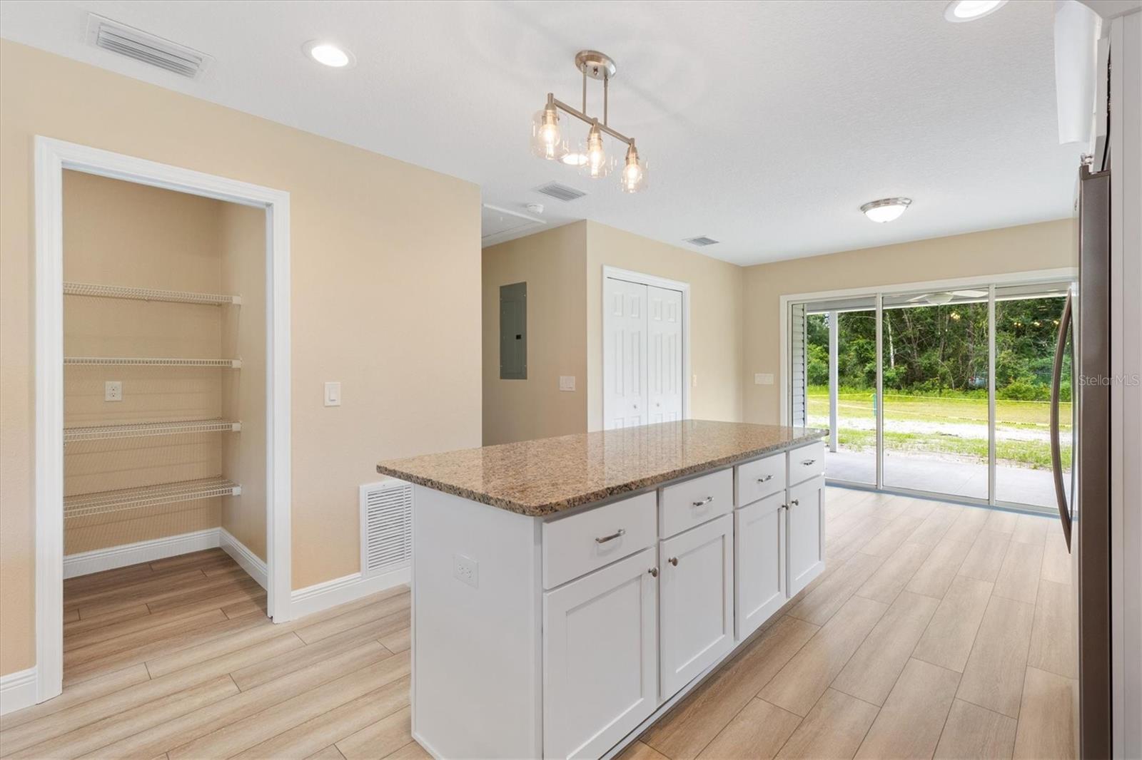 Image 16 of 36 For 555 E Anderson Avenue