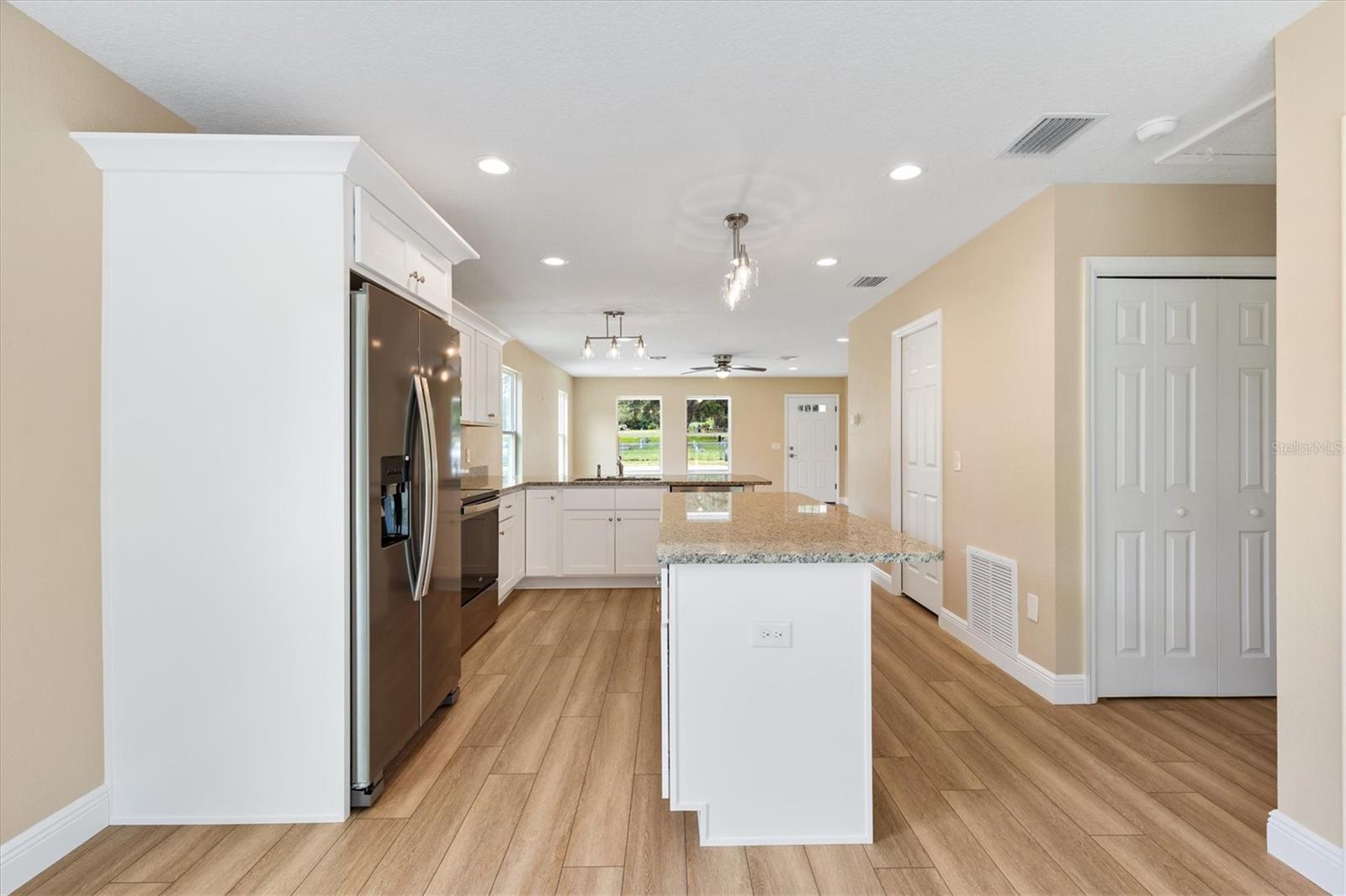 Image 18 of 36 For 555 E Anderson Avenue