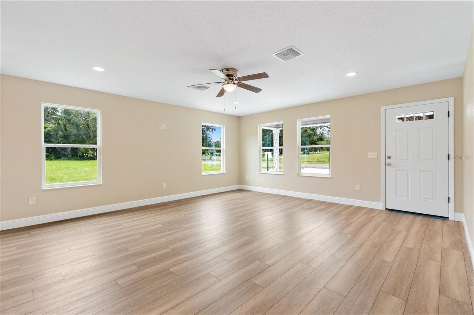 Image 2 of 36 For 555 E Anderson Avenue