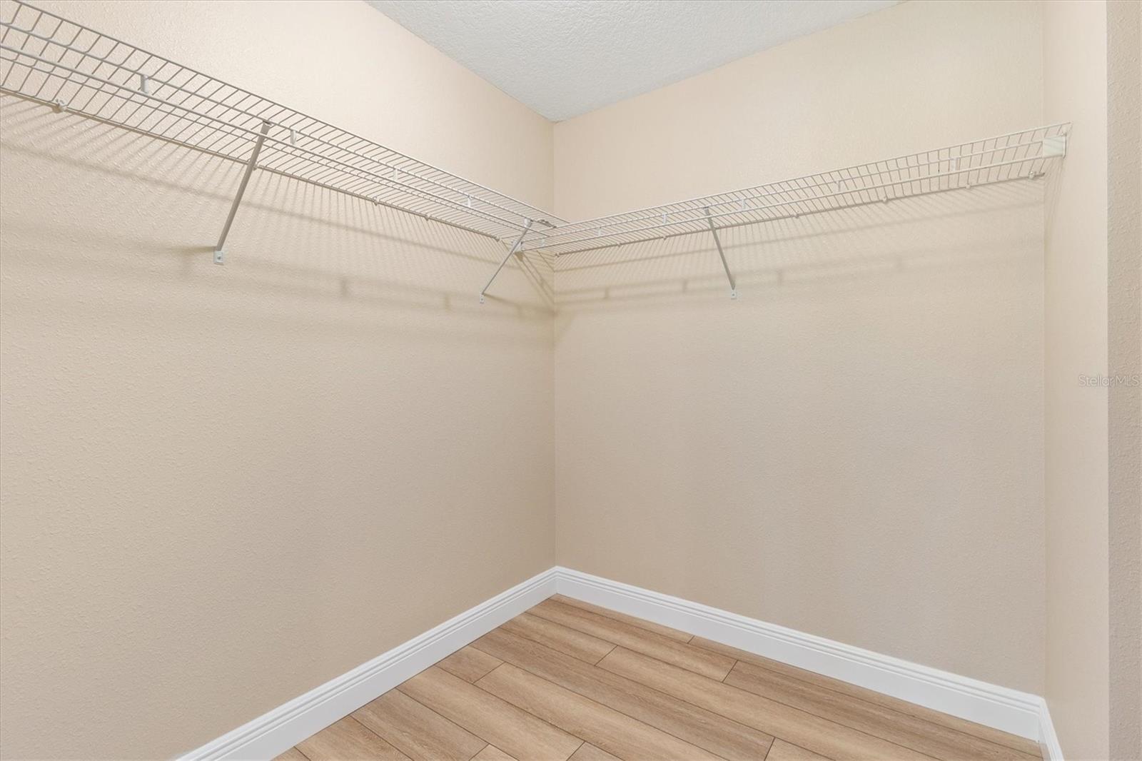 Image 23 of 36 For 555 E Anderson Avenue