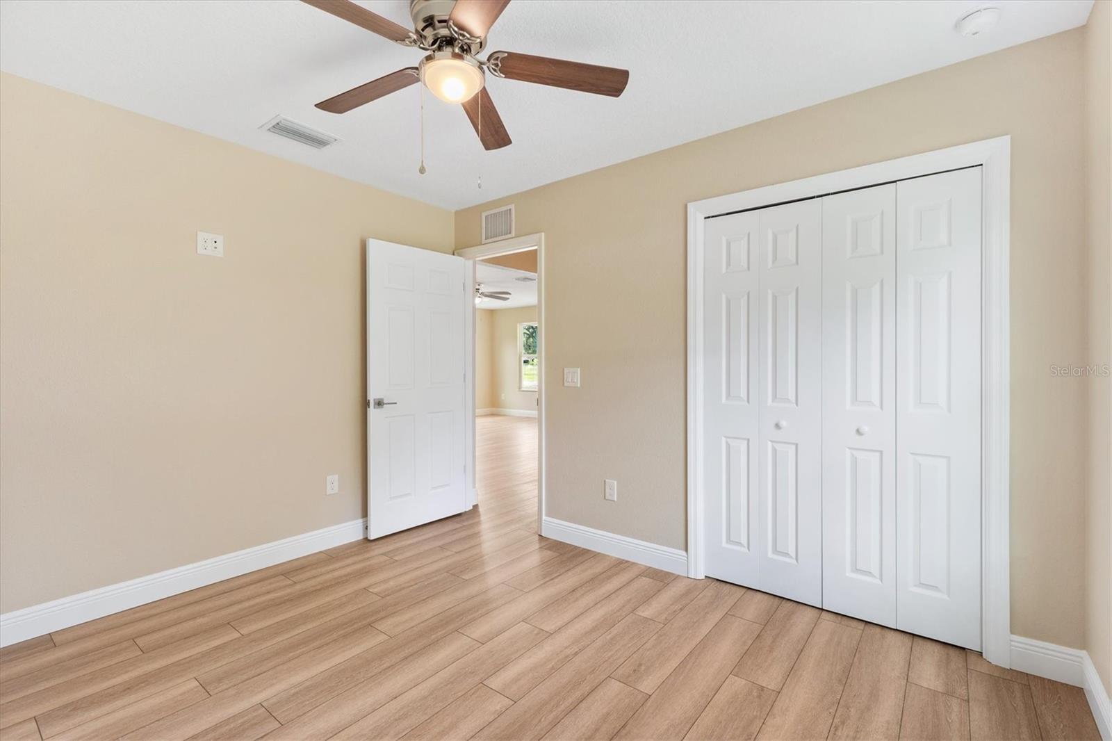 Image 24 of 36 For 555 E Anderson Avenue