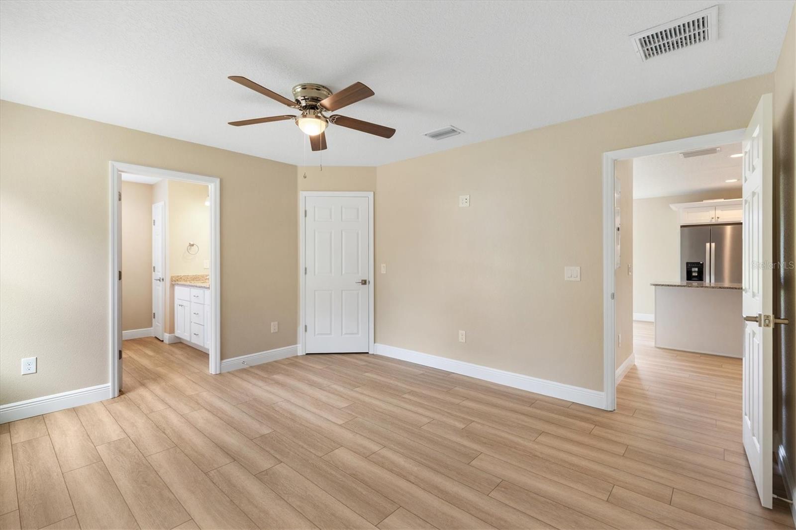 Image 4 of 36 For 555 E Anderson Avenue