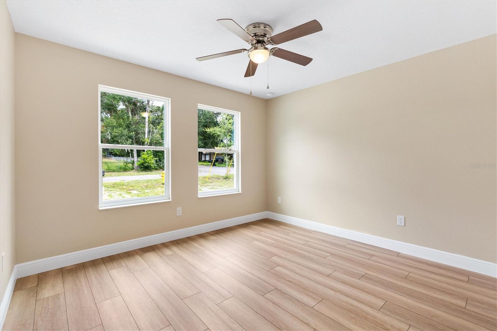 Image 6 of 36 For 555 E Anderson Avenue