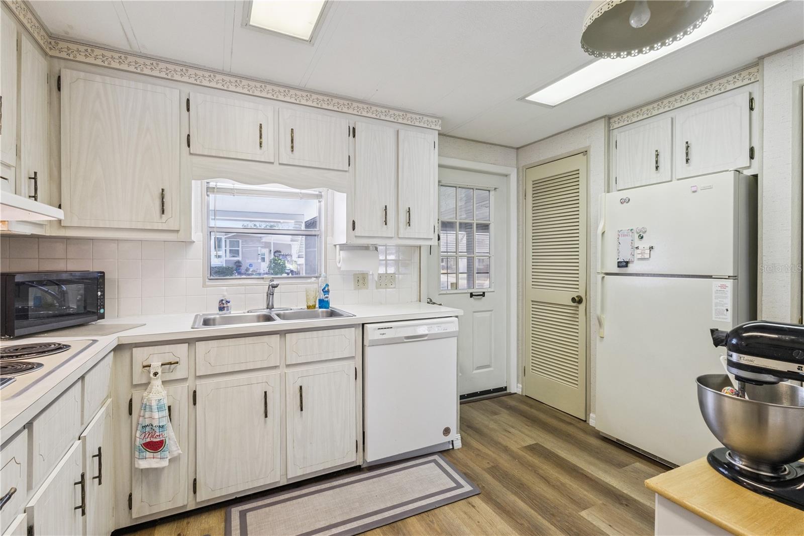 Image 10 of 20 For 103 Poinsettia