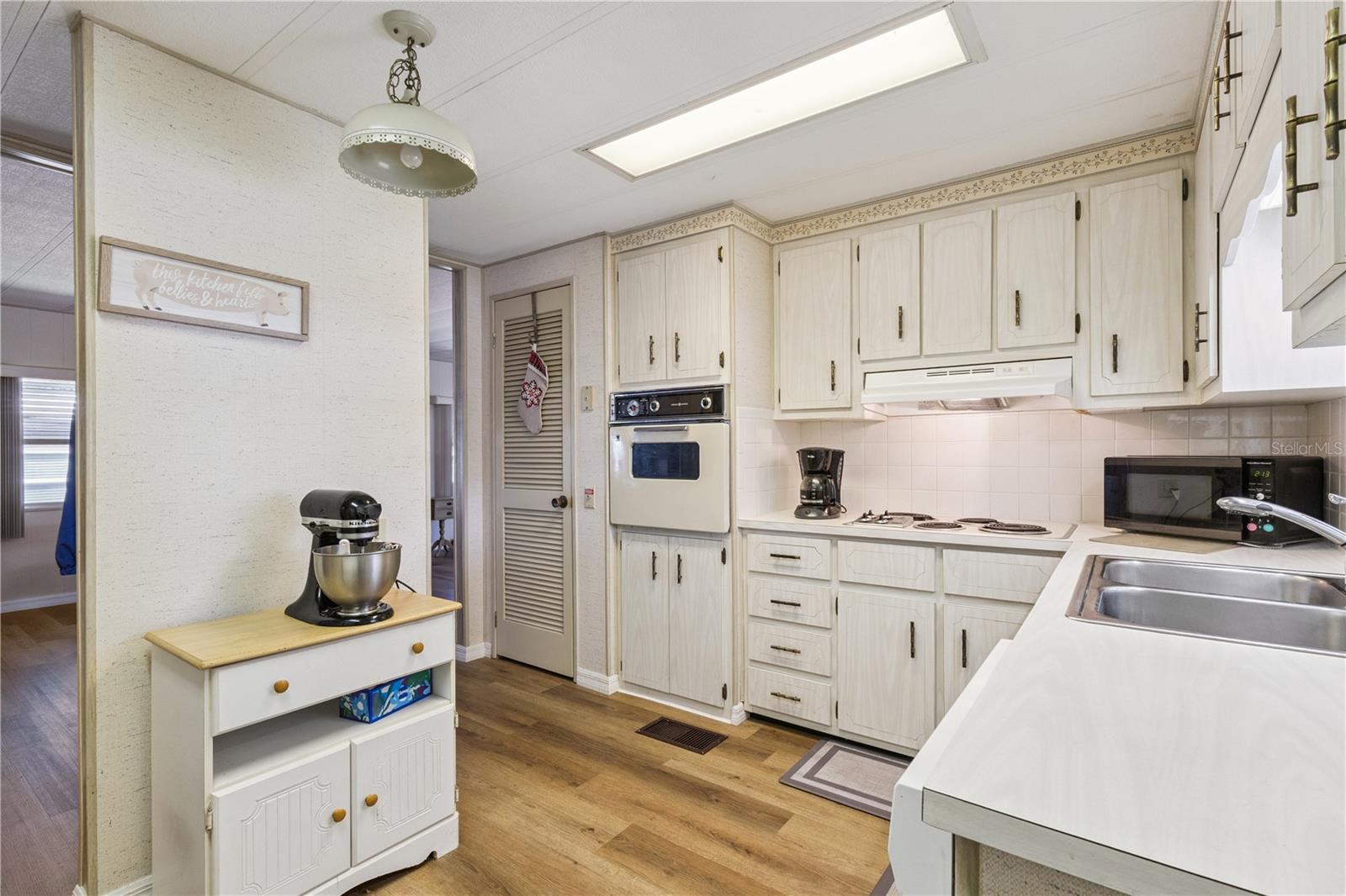 Image 11 of 20 For 103 Poinsettia