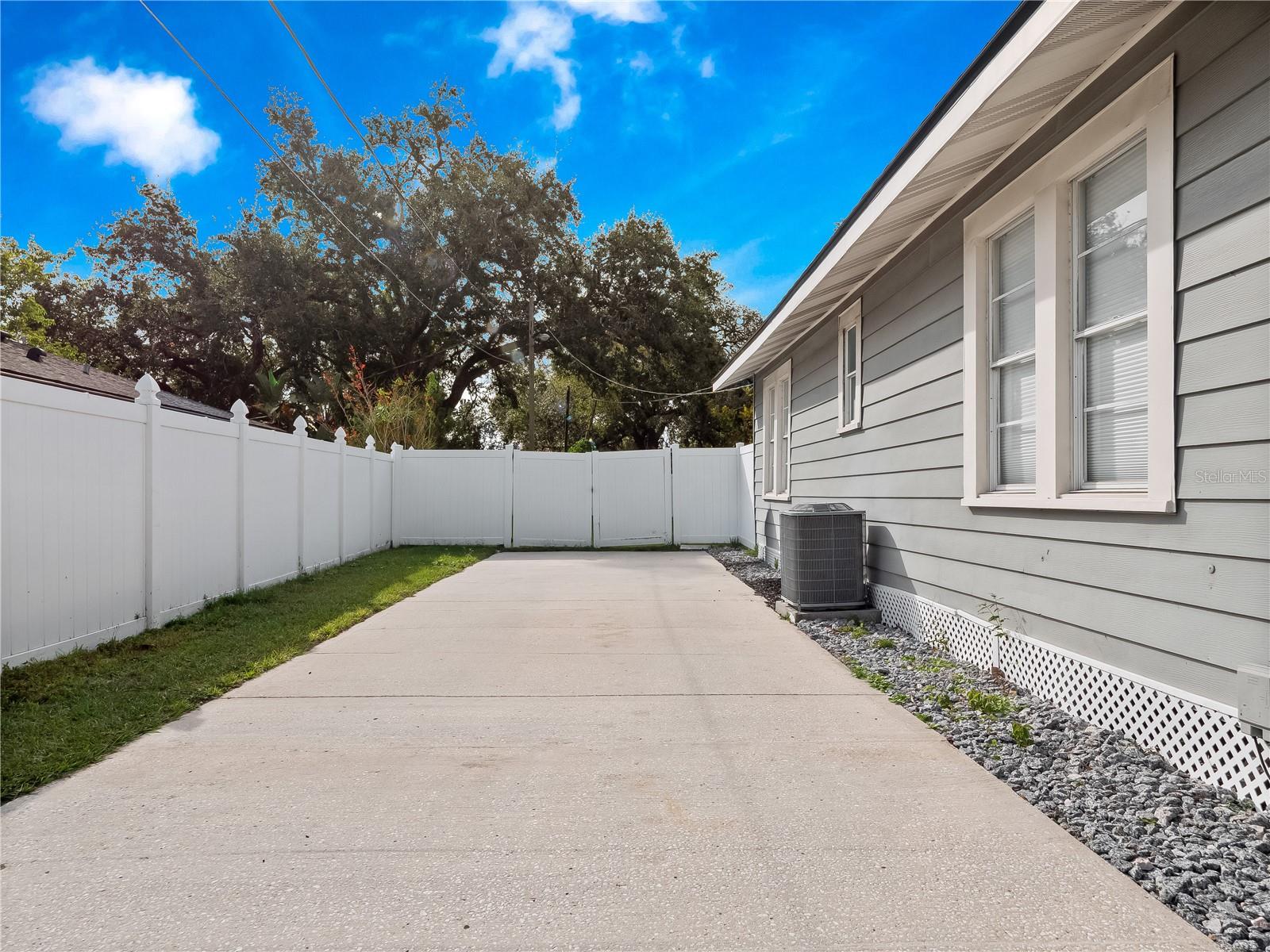 Image 14 of 27 For 18 Vining Street