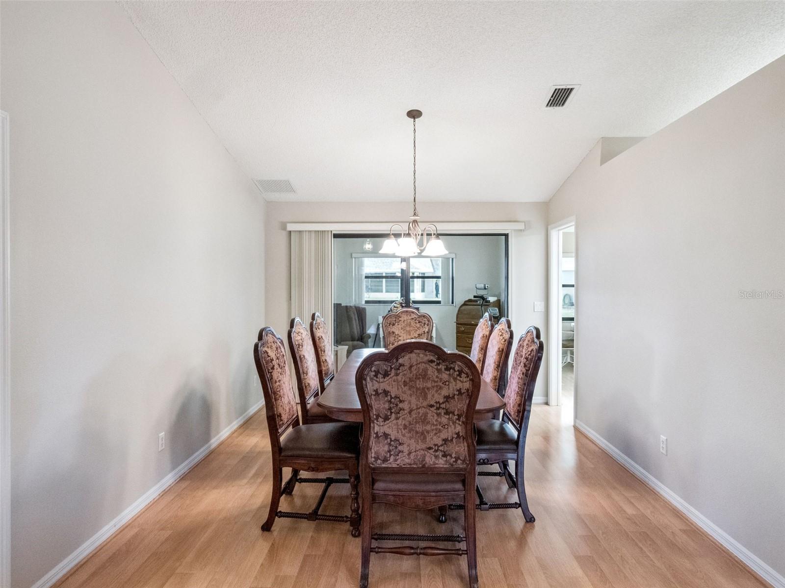 Image 5 of 65 For 21506 Queen Anne Court