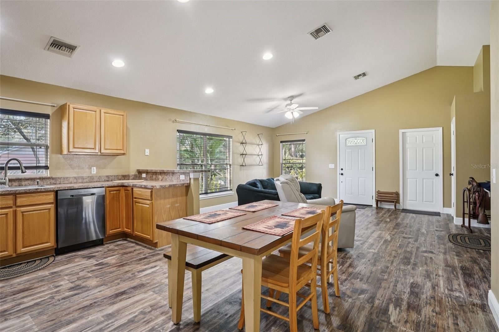 Image 14 of 57 For 4542 Lemon Street