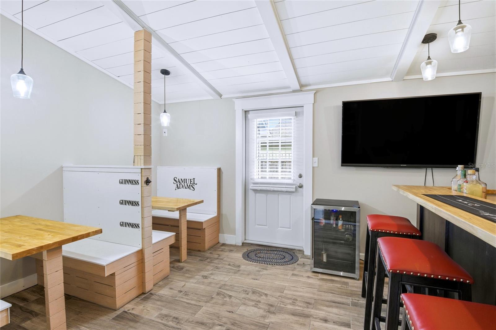 Image 18 of 59 For 7 Treetop Trail