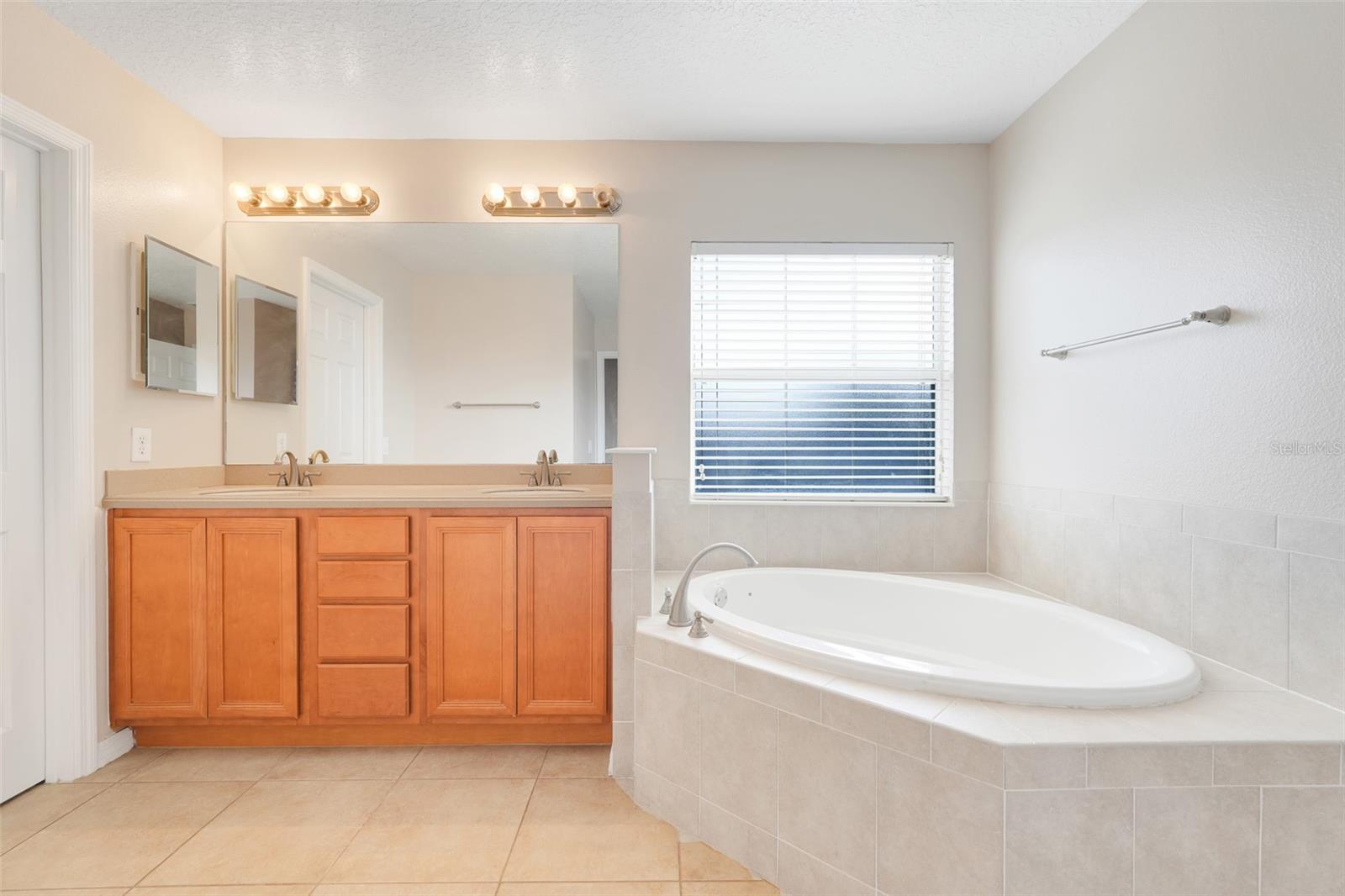 Image 18 of 38 For 4572 Barbados Loop