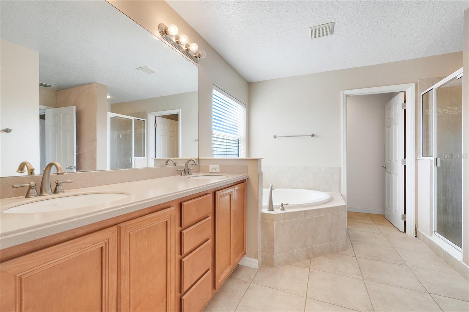 Image 19 of 38 For 4572 Barbados Loop