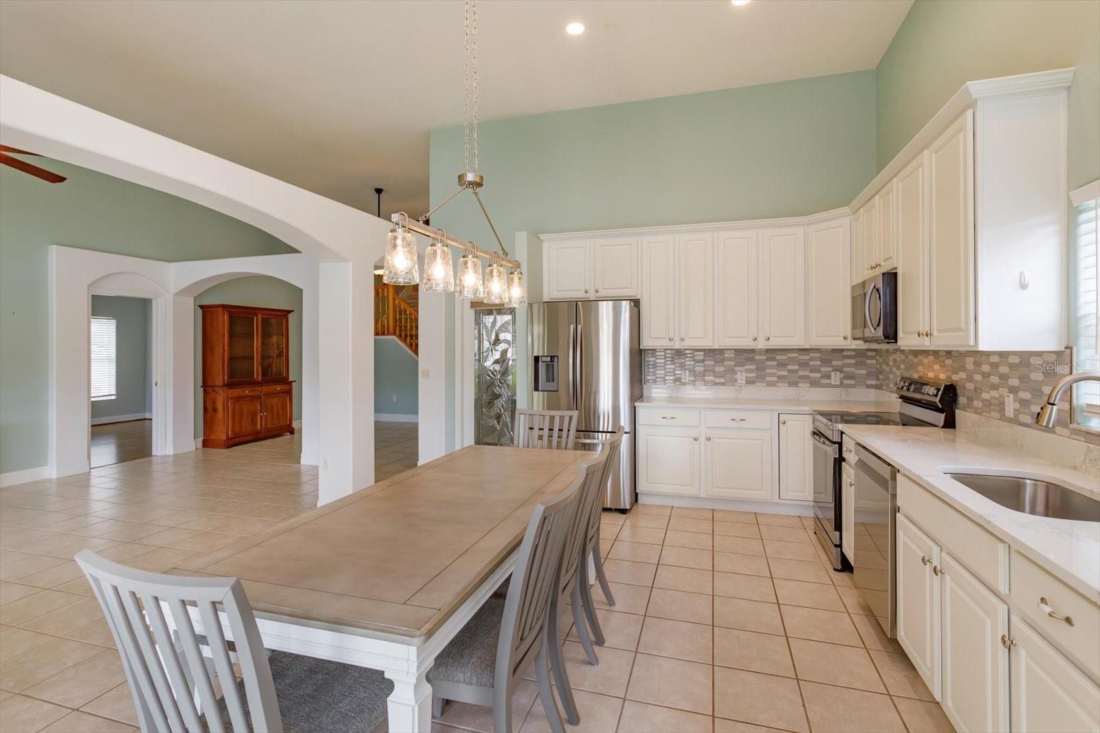 Image 10 of 33 For 16638 Citrus Parkway