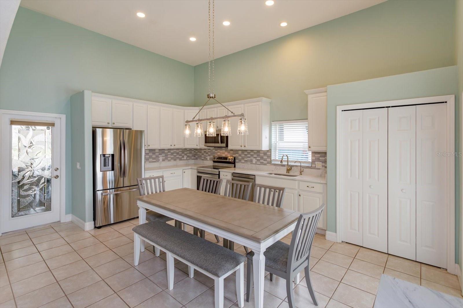 Image 9 of 33 For 16638 Citrus Parkway