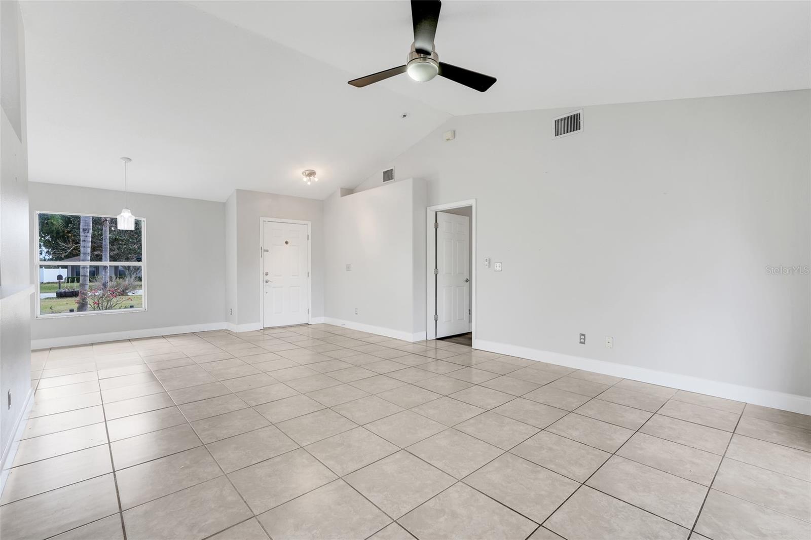 Image 7 of 38 For 345 Hidden View Drive