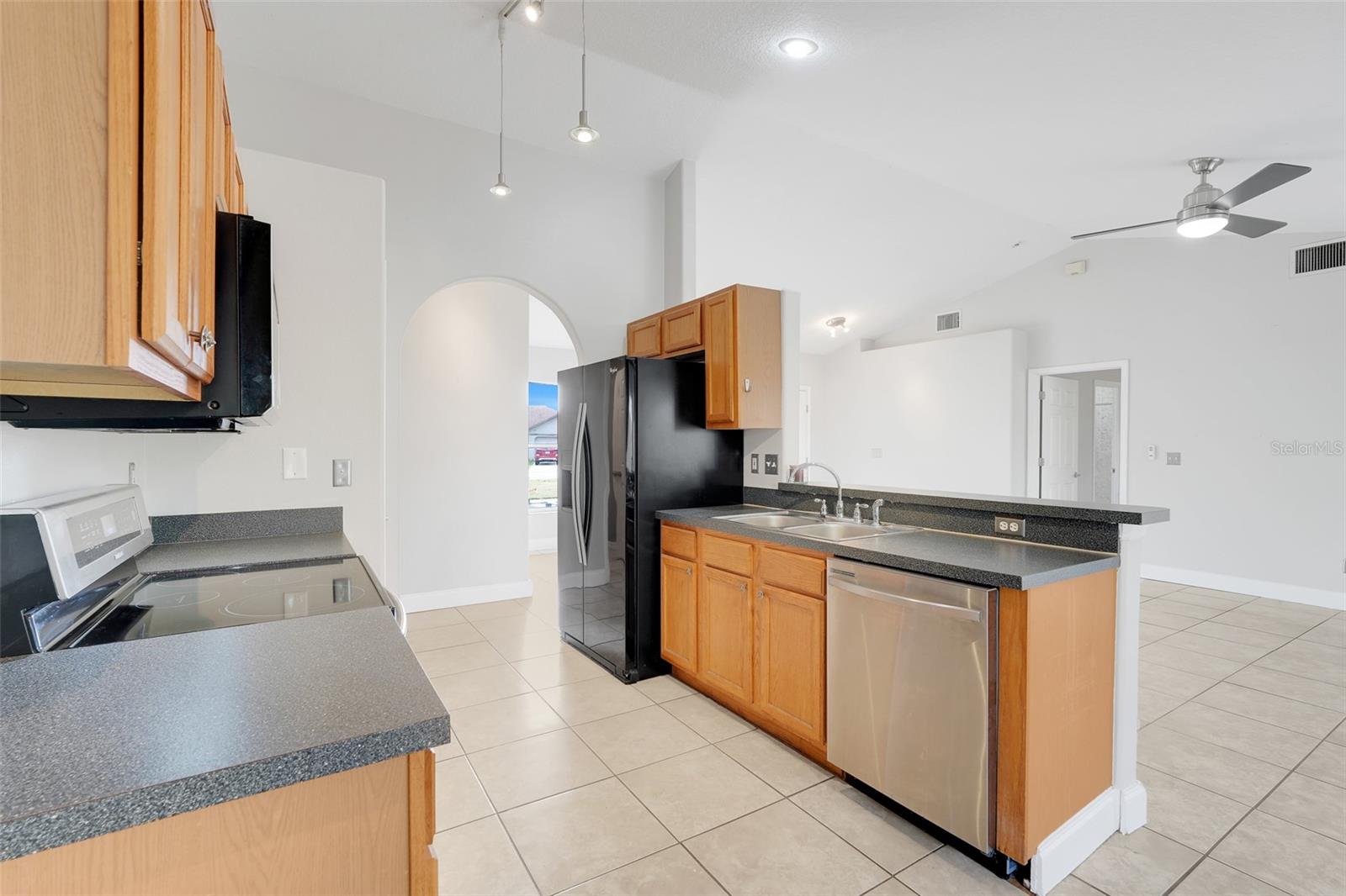 Image 9 of 38 For 345 Hidden View Drive