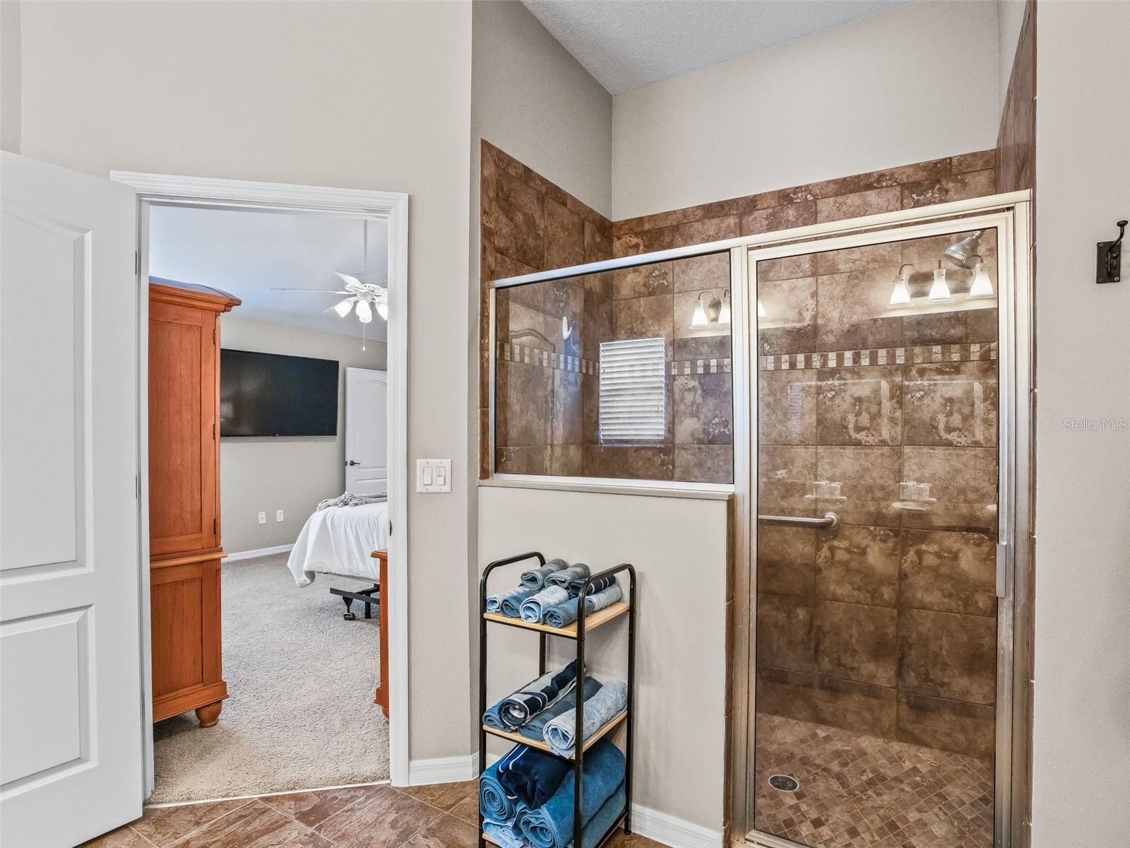 Image 18 of 27 For 2530 Hanlon Terrace