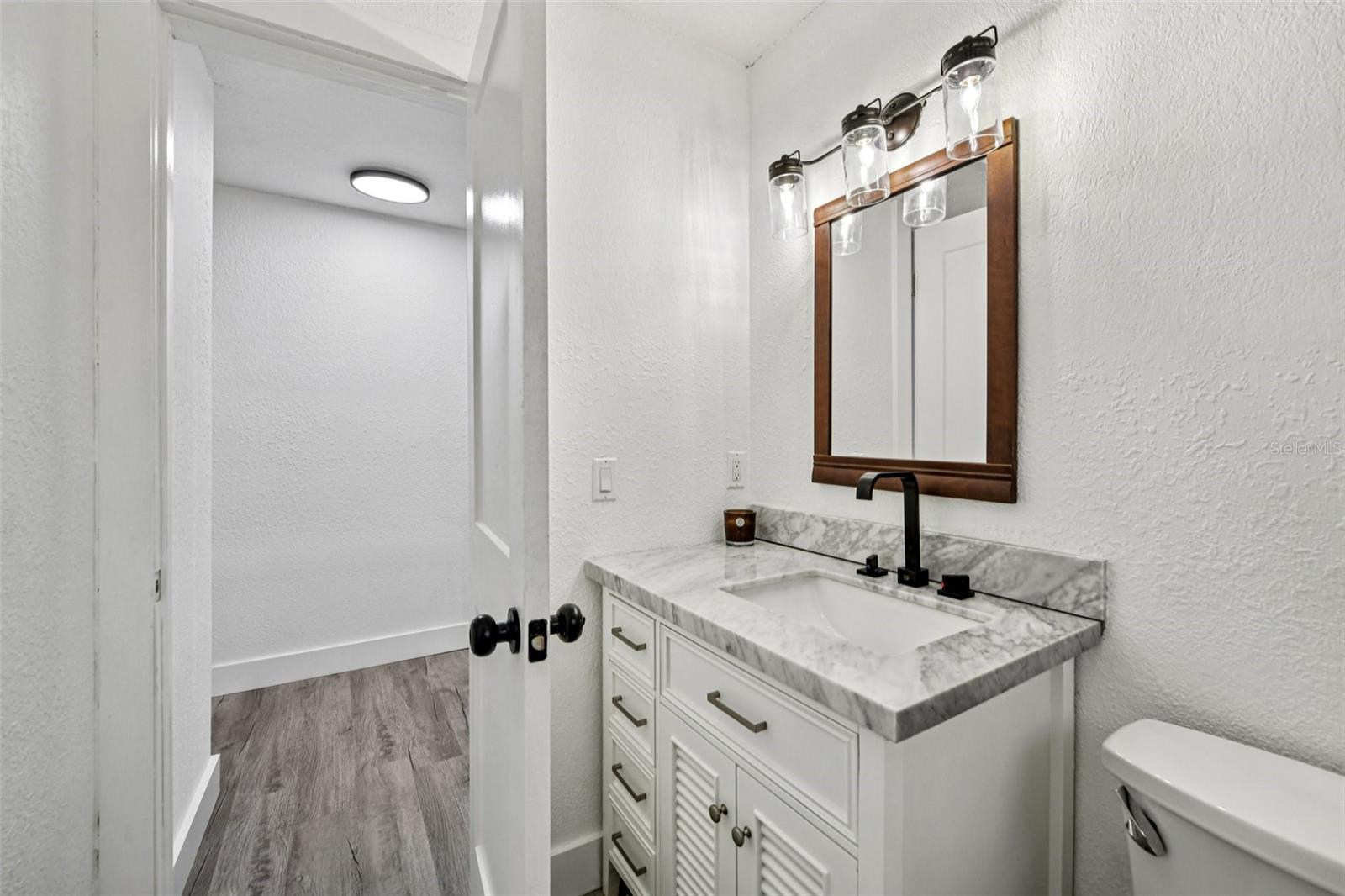 Image 18 of 33 For 56305 Redbud Road