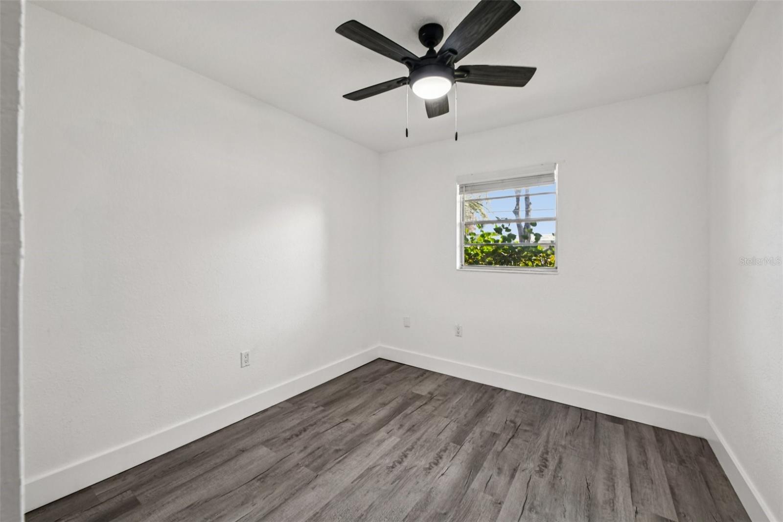 Image 20 of 33 For 56305 Redbud Road