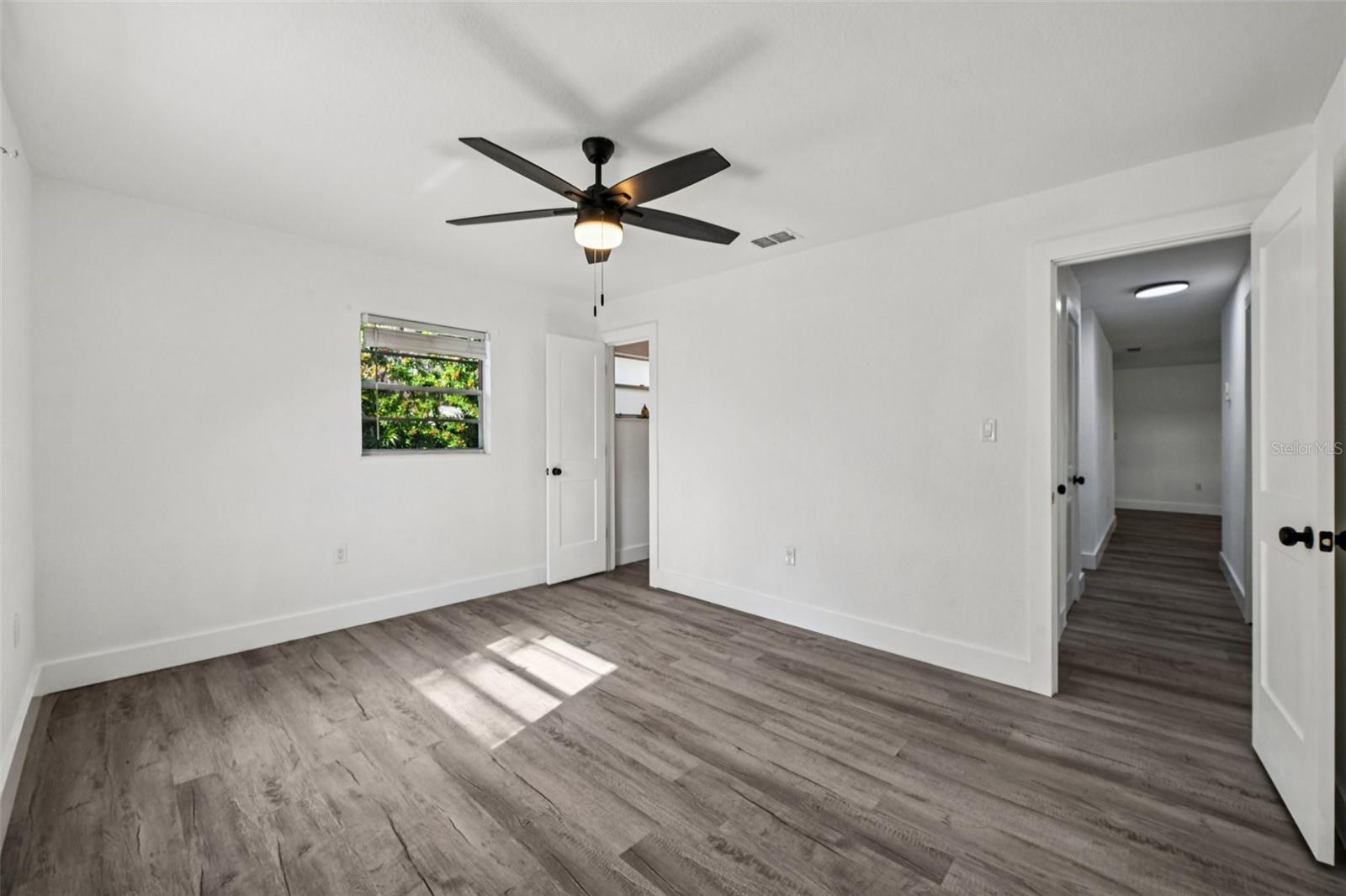 Image 25 of 33 For 56305 Redbud Road