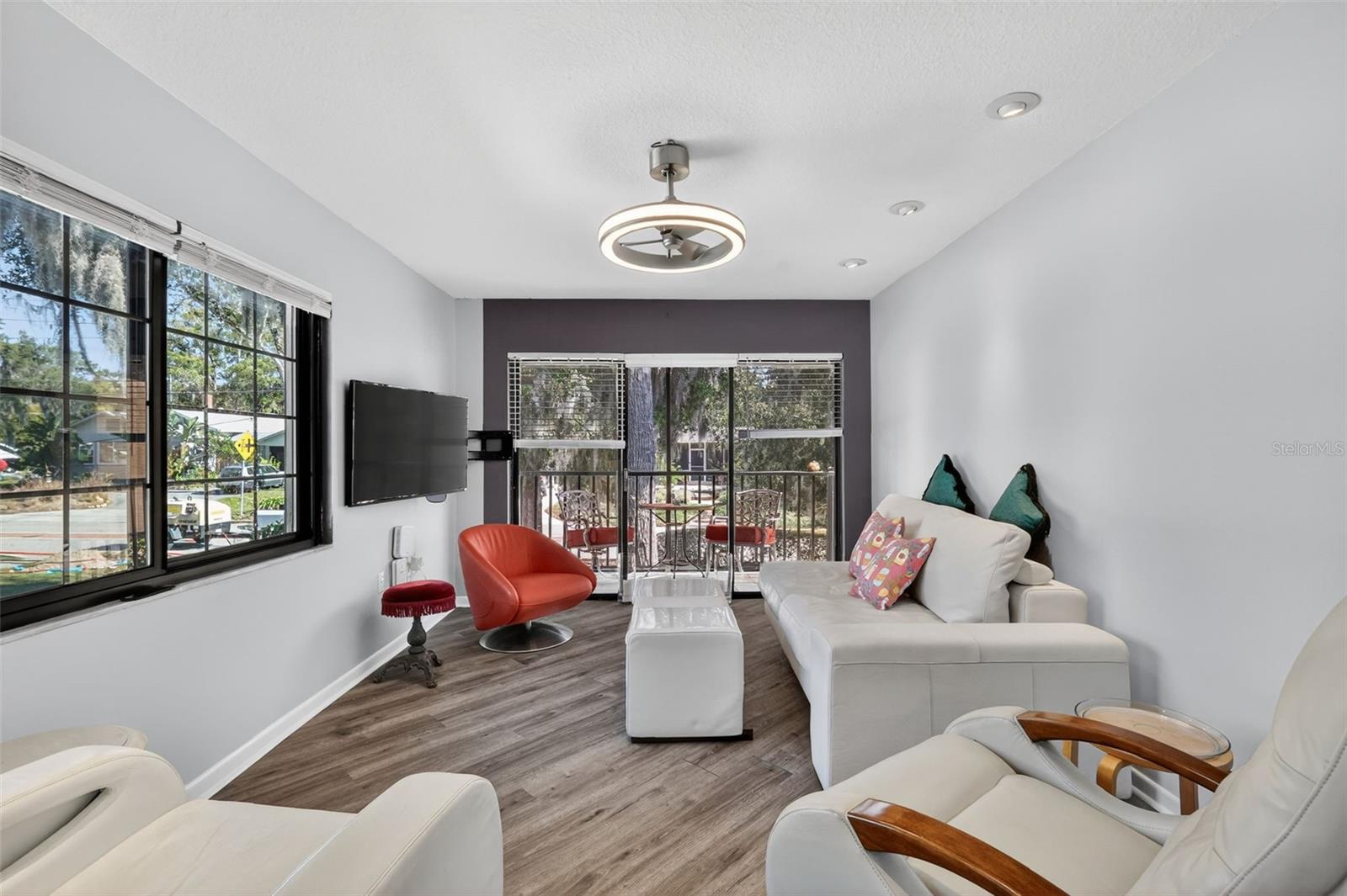 Image 10 of 51 For 225 10th Avenue E-2