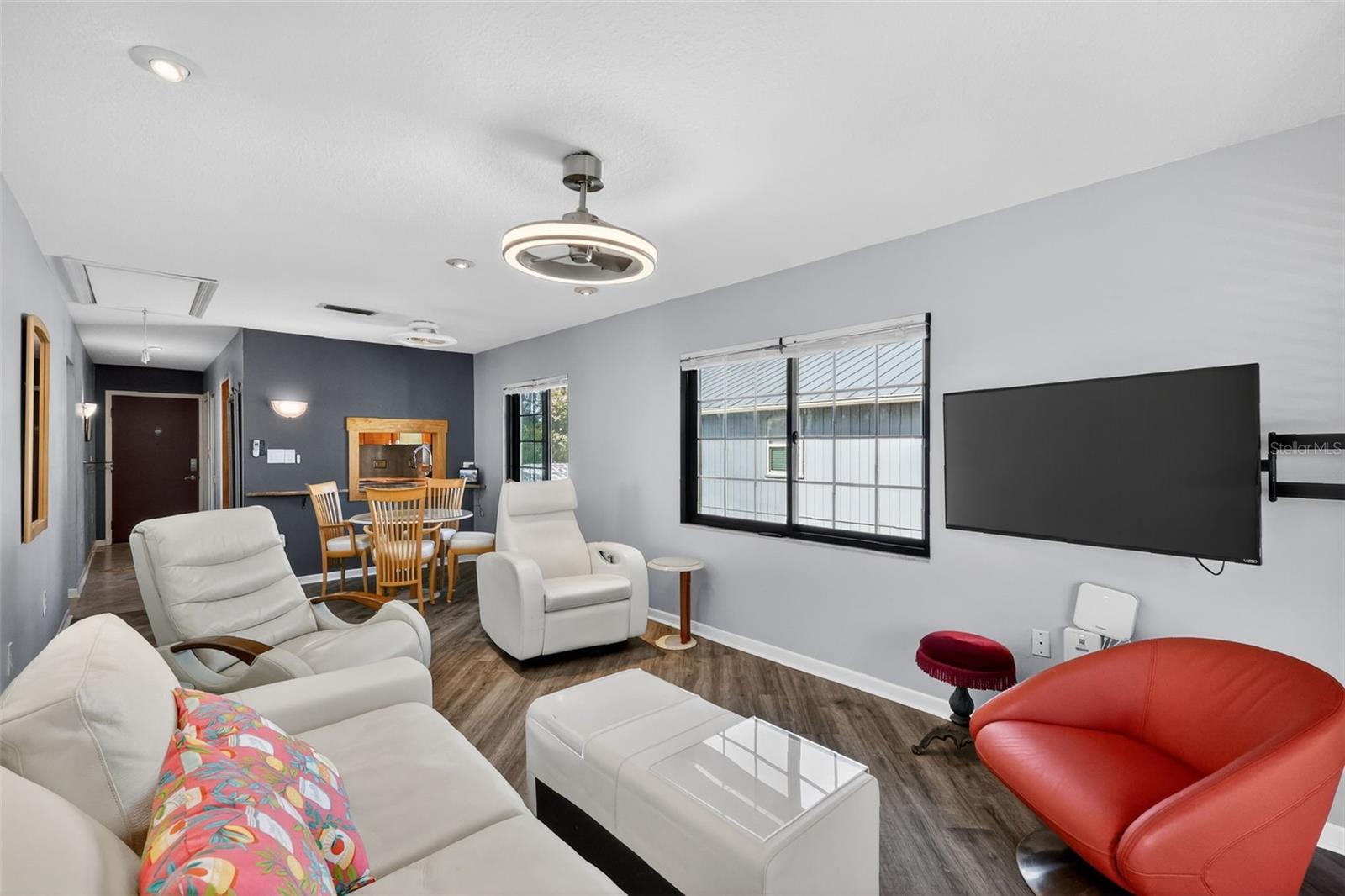 Image 12 of 51 For 225 10th Avenue E-2