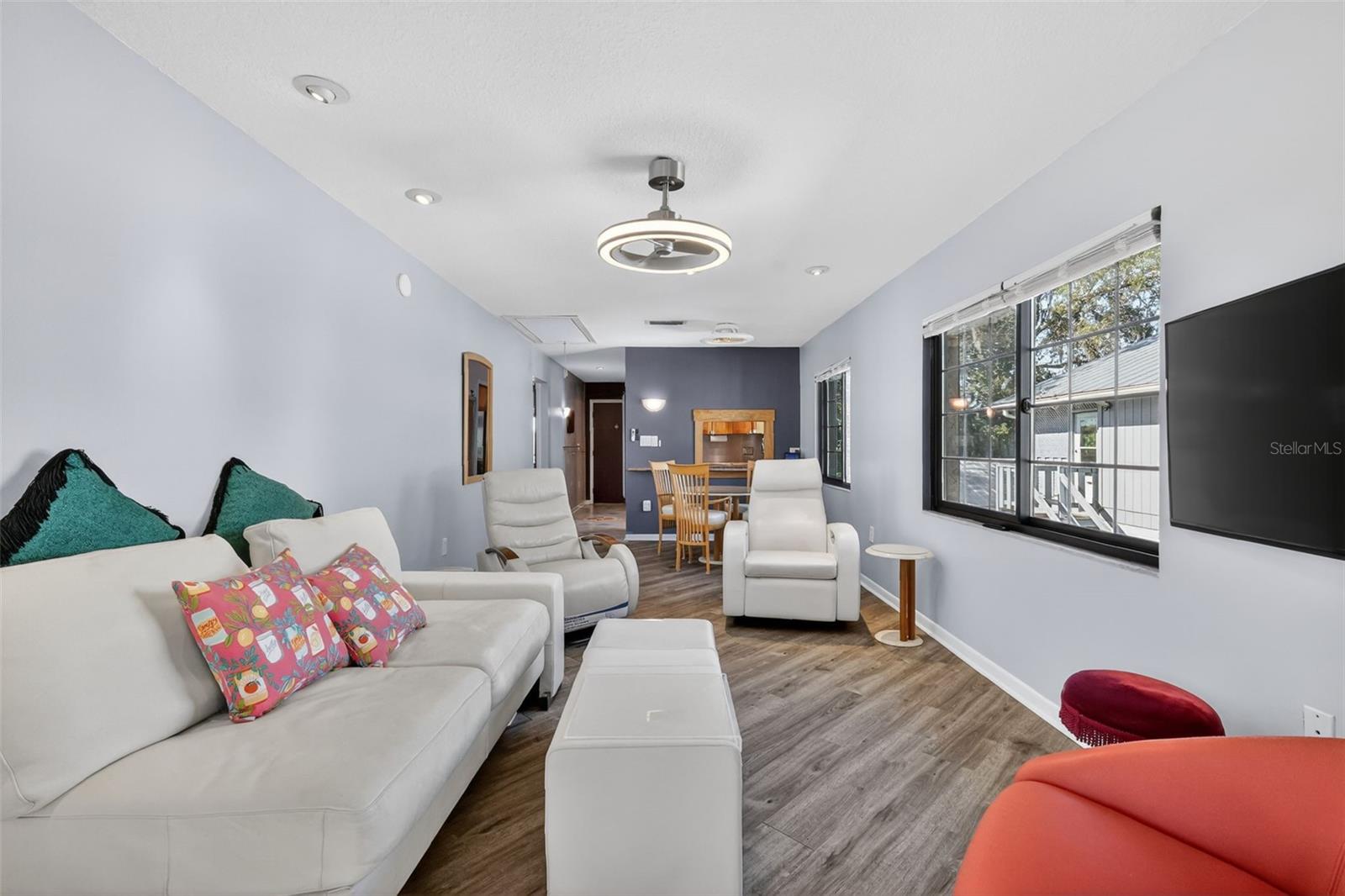 Image 14 of 51 For 225 10th Avenue E-2