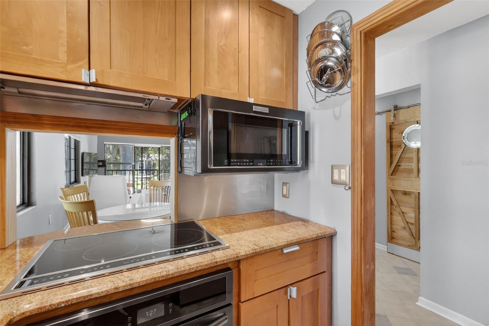 Image 17 of 51 For 225 10th Avenue E-2