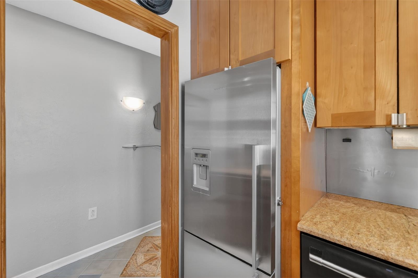 Image 18 of 51 For 225 10th Avenue E-2