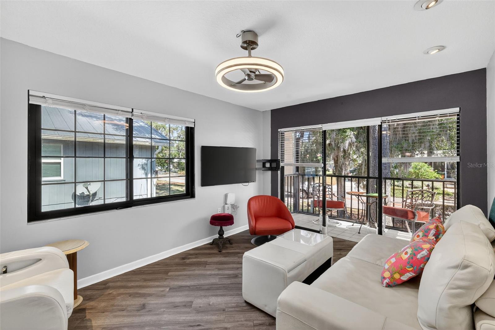 Image 2 of 51 For 225 10th Avenue E-2