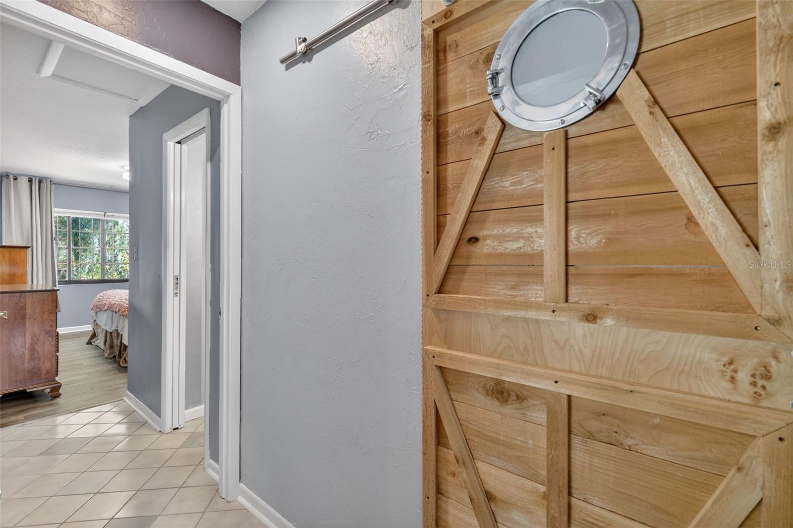 Image 26 of 51 For 225 10th Avenue E-2