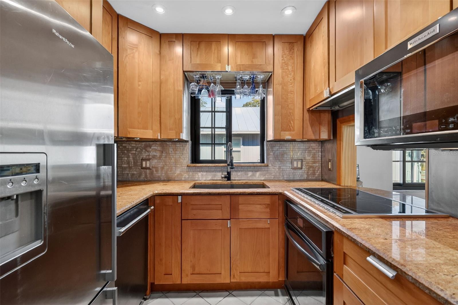 Image 3 of 51 For 225 10th Avenue E-2