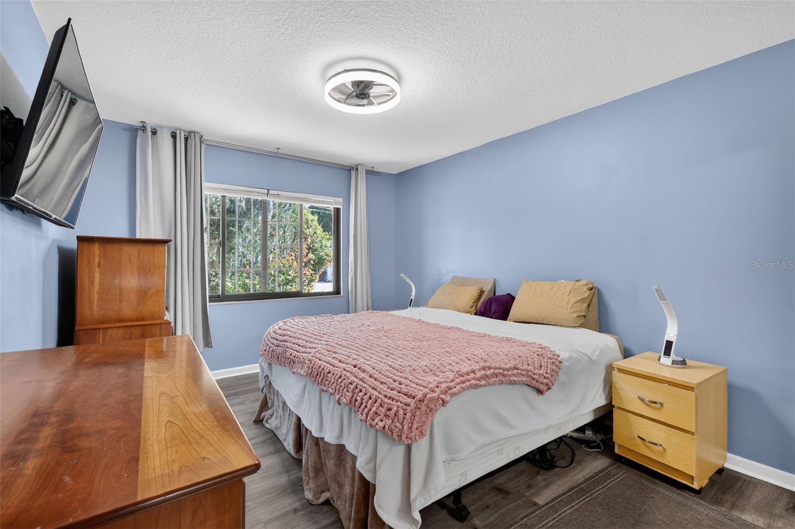 Image 4 of 51 For 225 10th Avenue E-2