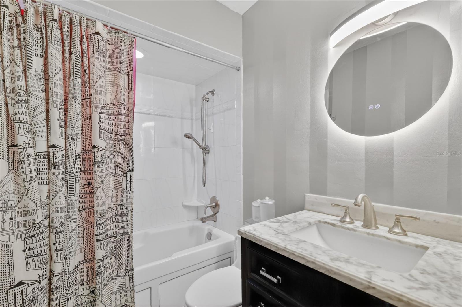 Image 5 of 51 For 225 10th Avenue E-2