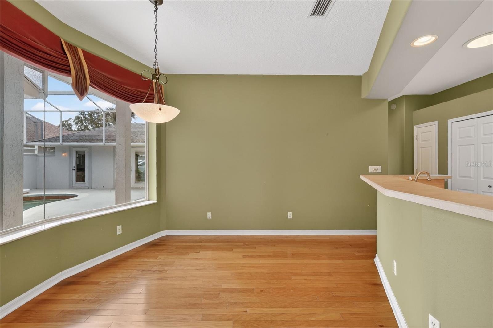 Image 14 of 41 For 5309 Cornwall Court