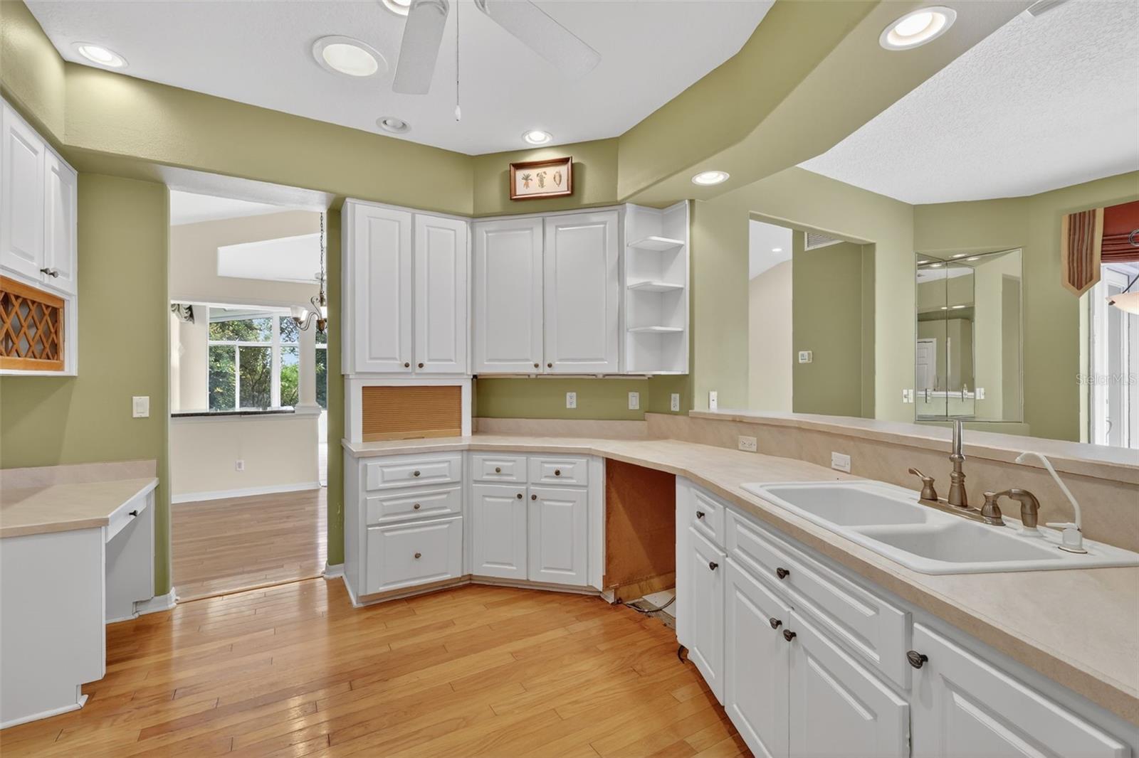 Image 16 of 41 For 5309 Cornwall Court