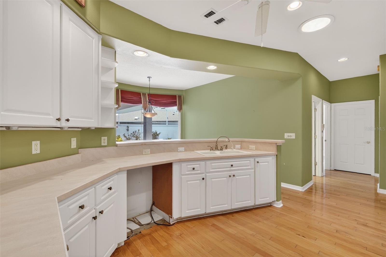 Image 18 of 41 For 5309 Cornwall Court