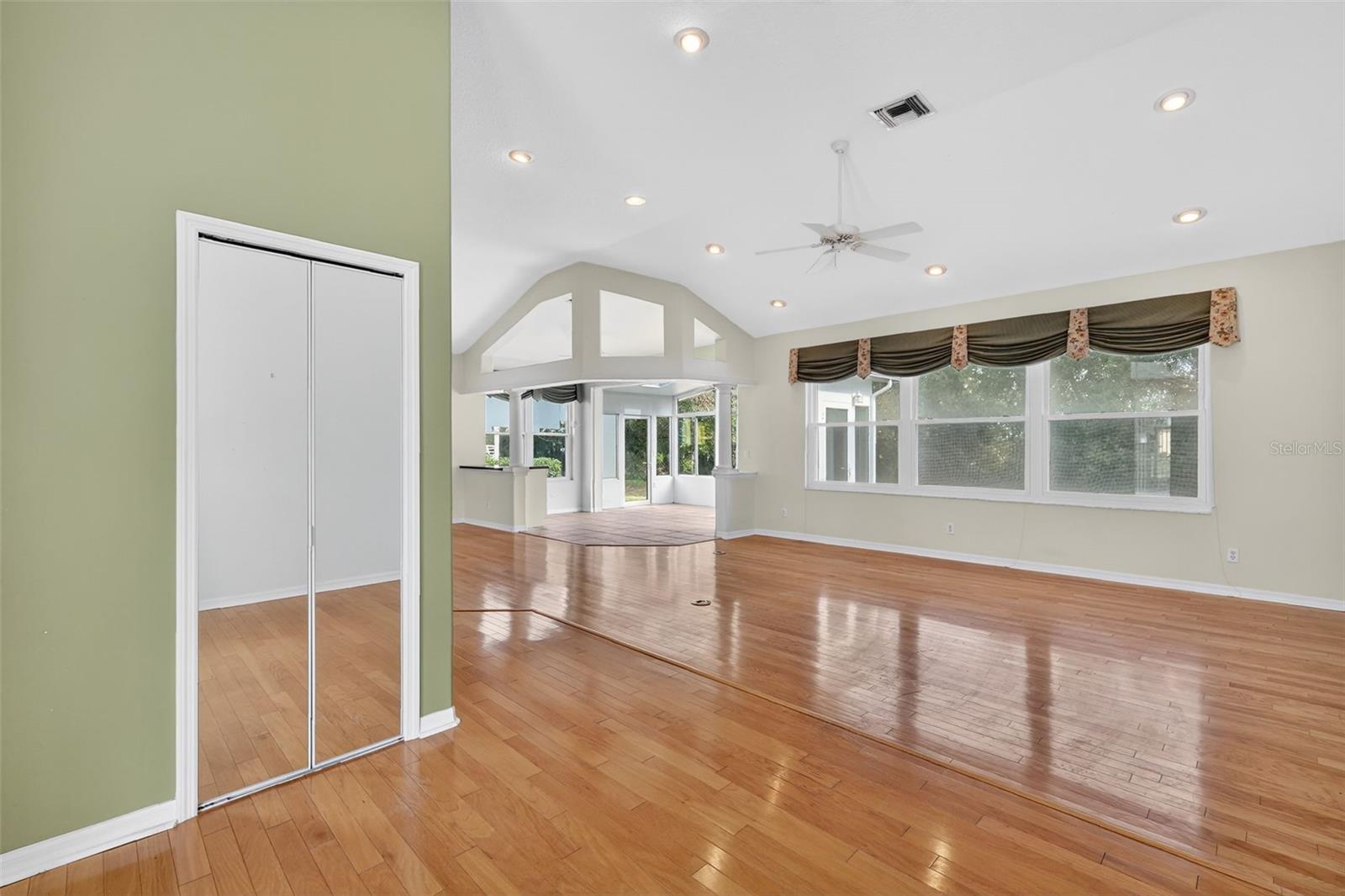 Image 6 of 41 For 5309 Cornwall Court