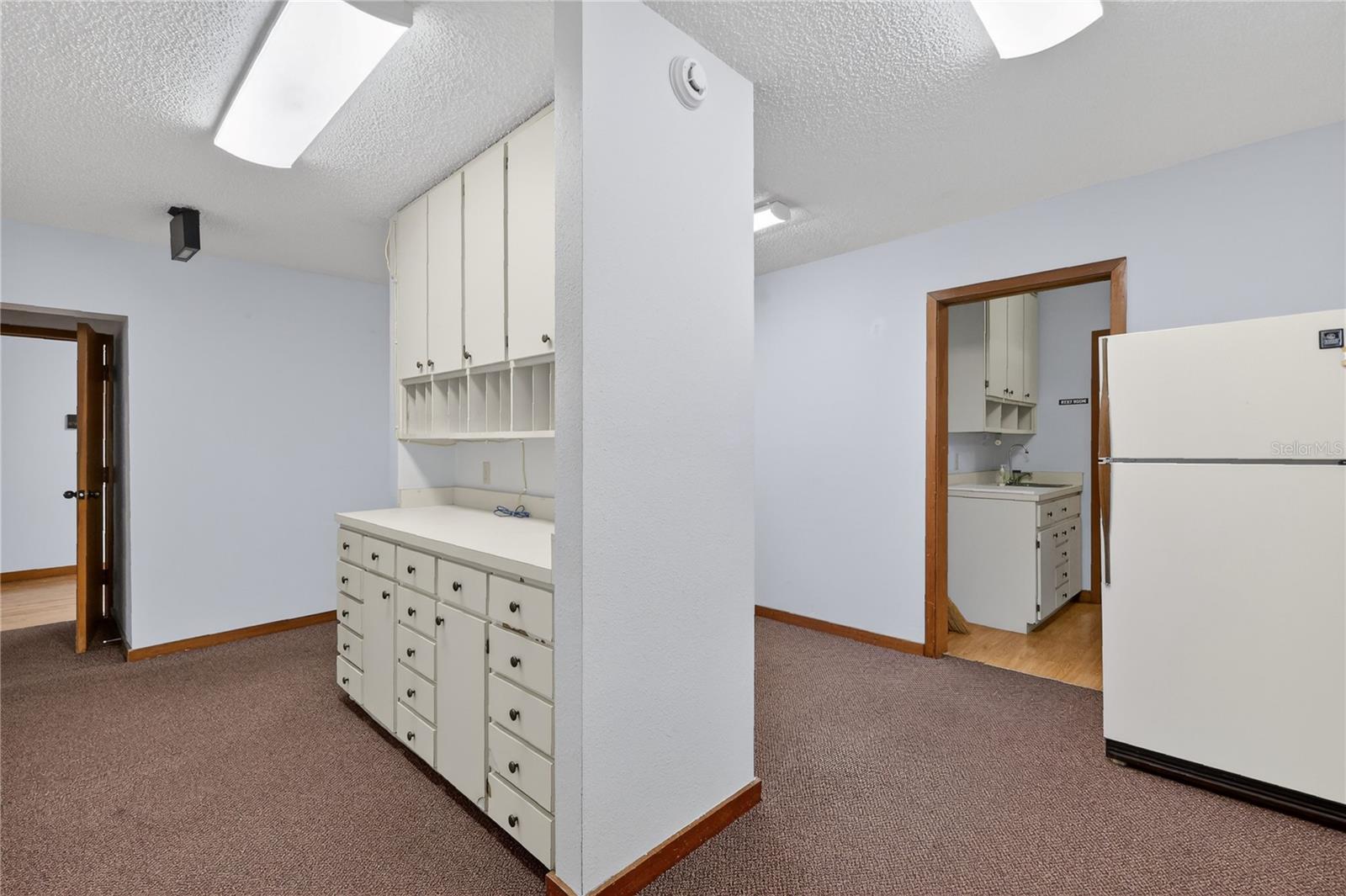 Image 11 of 29 For 708 Lee Street