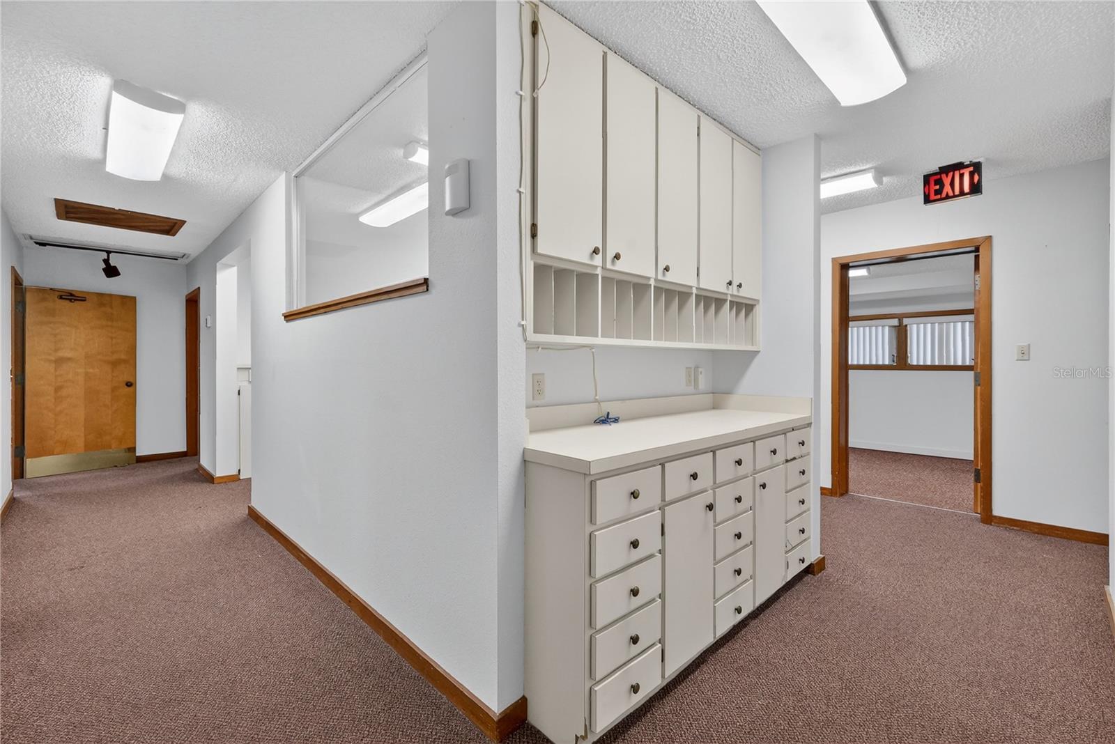 Image 12 of 29 For 708 Lee Street