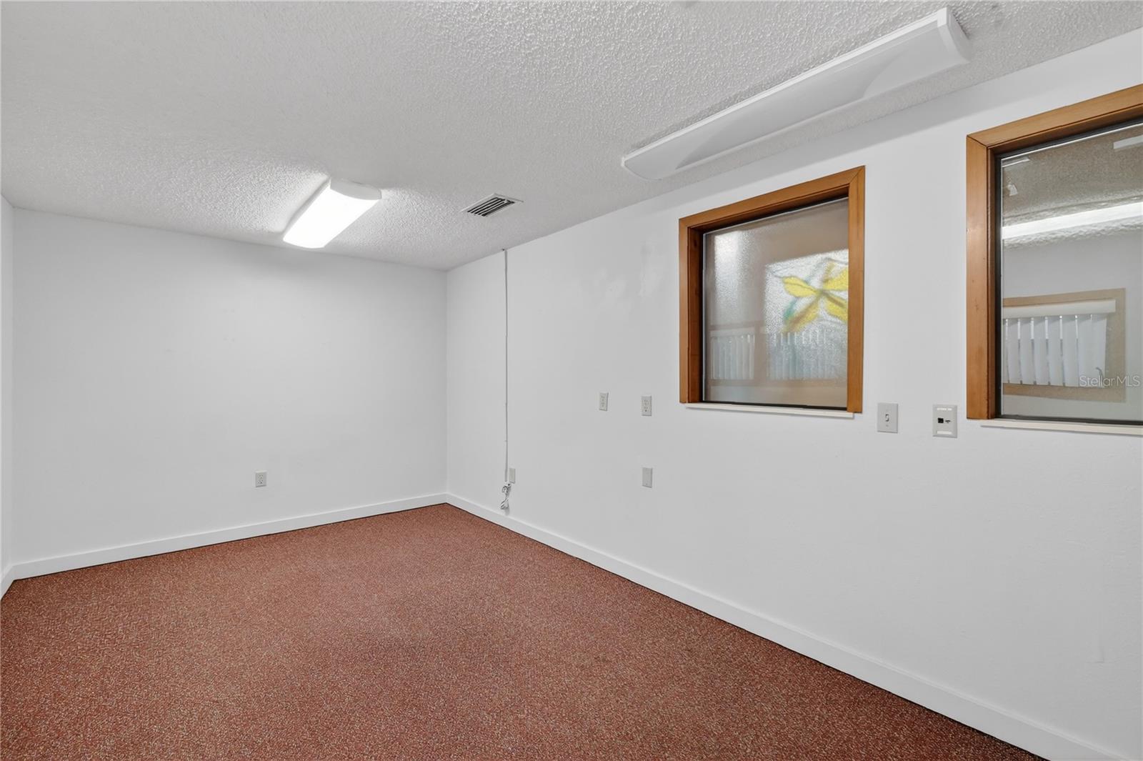 Image 14 of 29 For 708 Lee Street