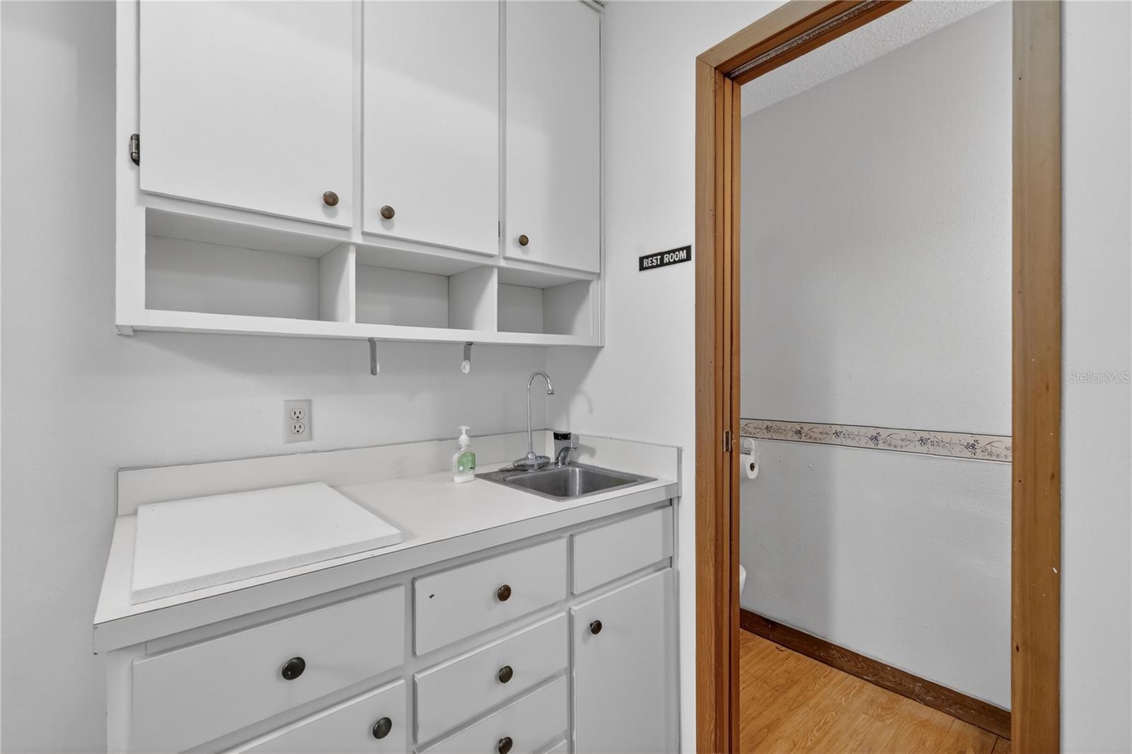 Image 16 of 29 For 708 Lee Street