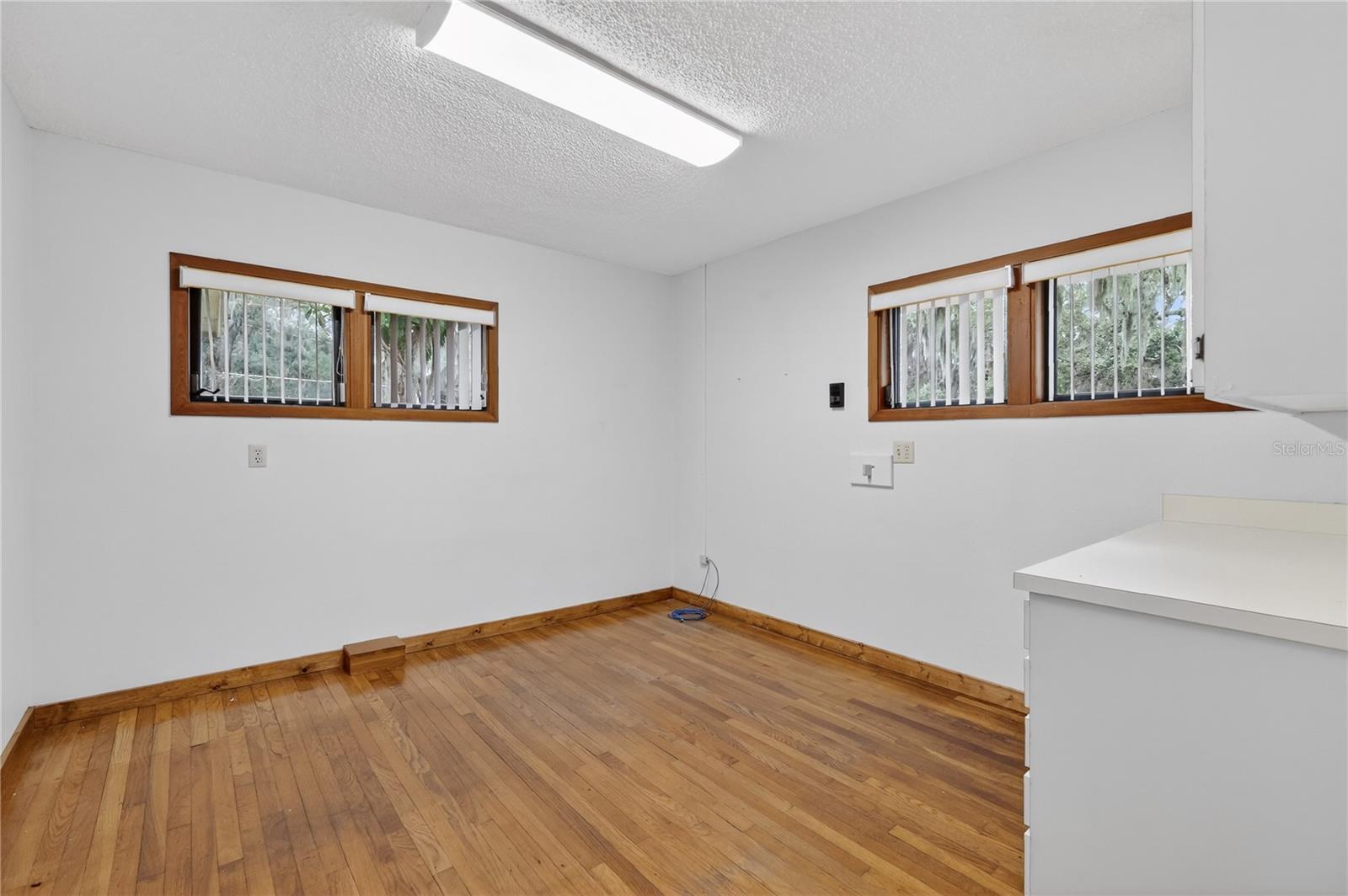 Image 18 of 29 For 708 Lee Street