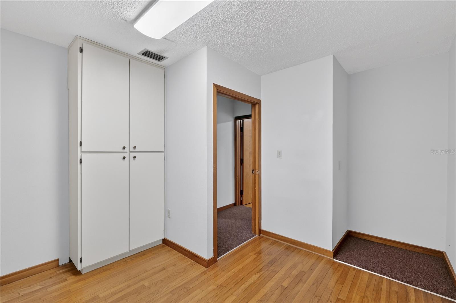 Image 19 of 29 For 708 Lee Street