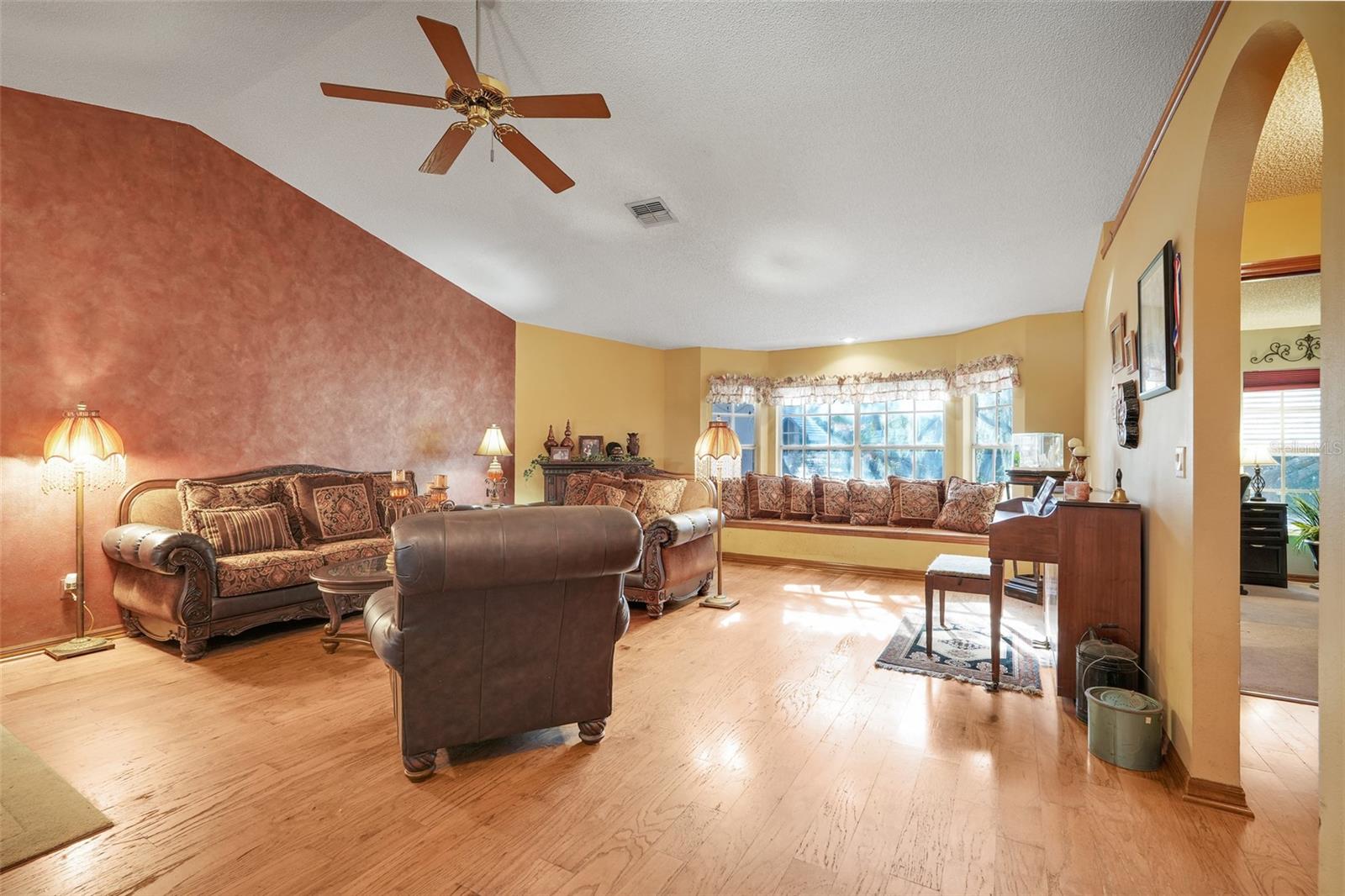 Image 10 of 52 For 17200 Peru Road