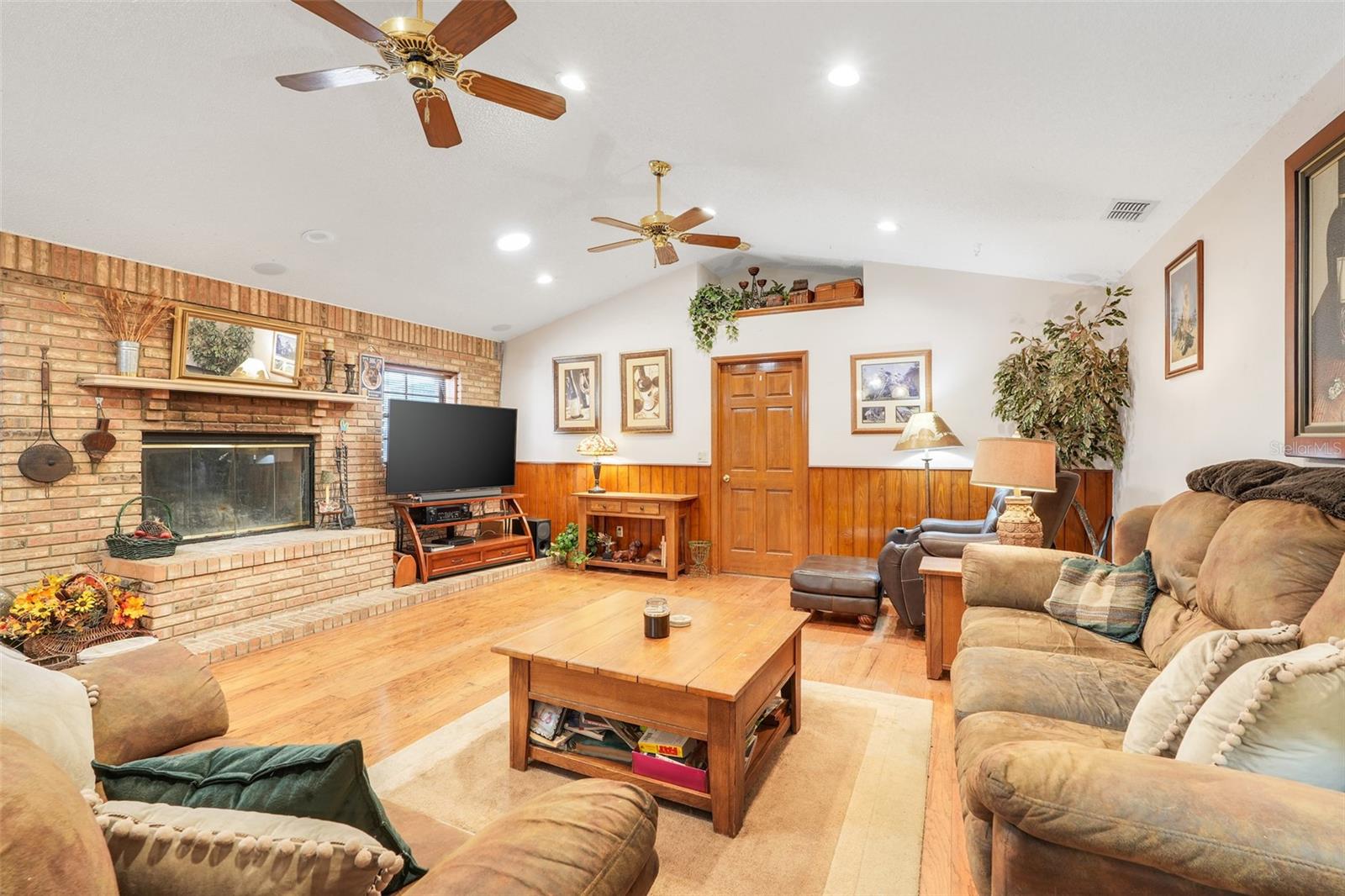 Image 11 of 52 For 17200 Peru Road