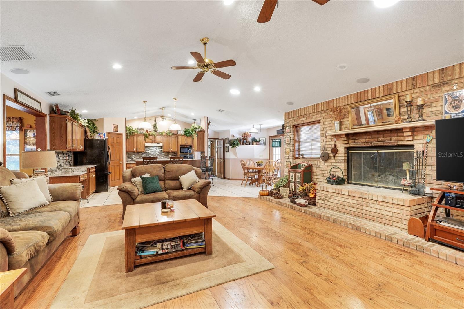 Image 12 of 52 For 17200 Peru Road