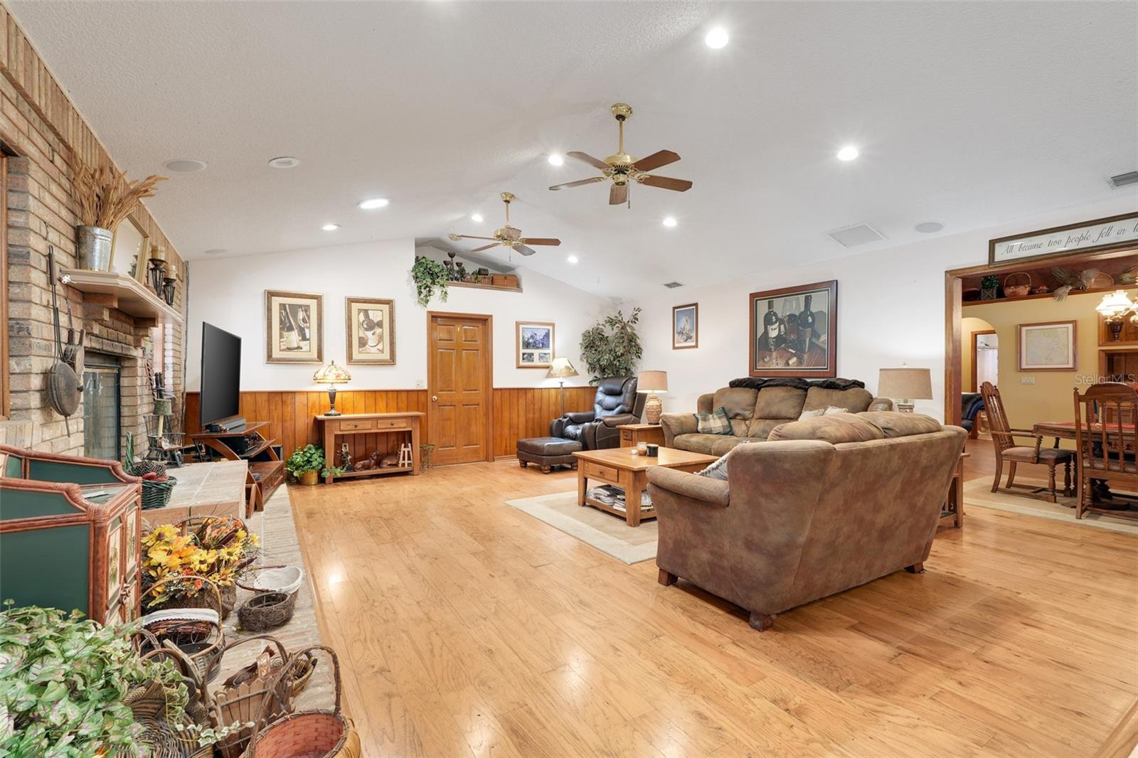 Image 13 of 52 For 17200 Peru Road