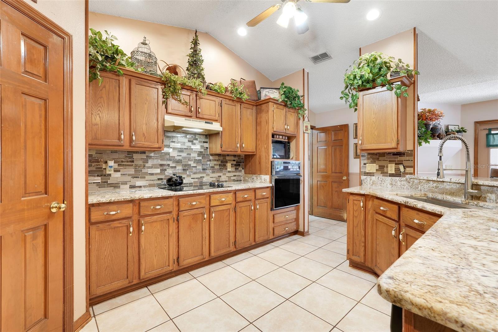 Image 14 of 52 For 17200 Peru Road