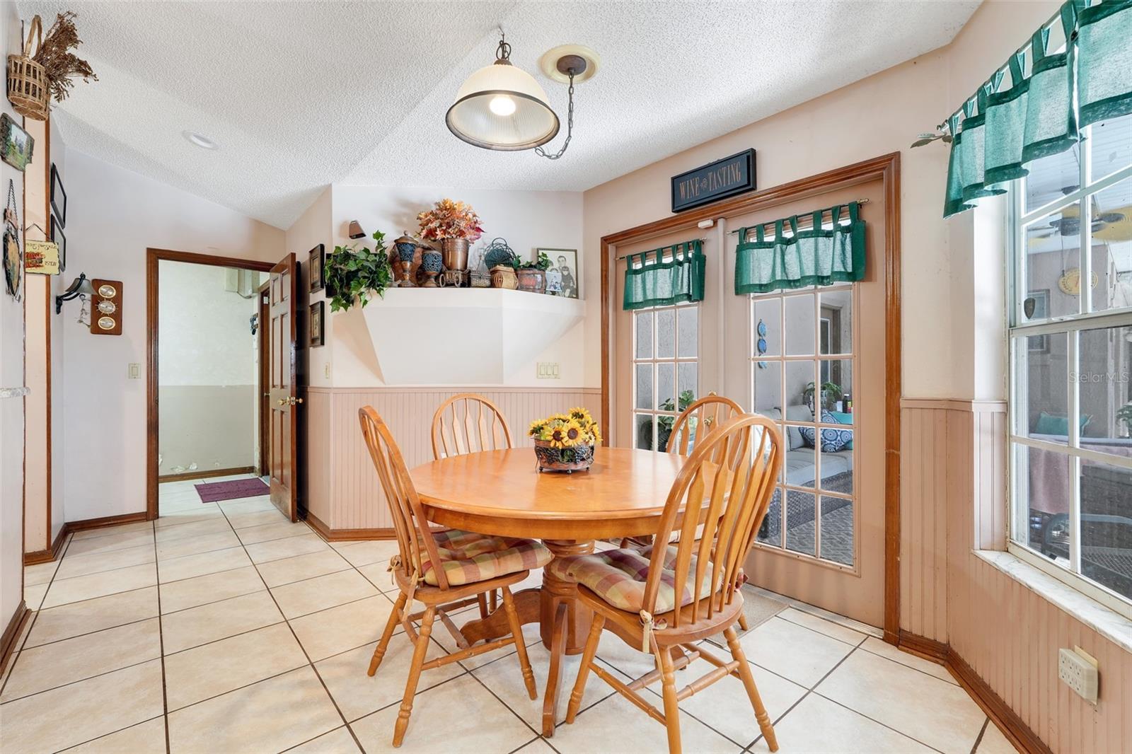 Image 19 of 52 For 17200 Peru Road